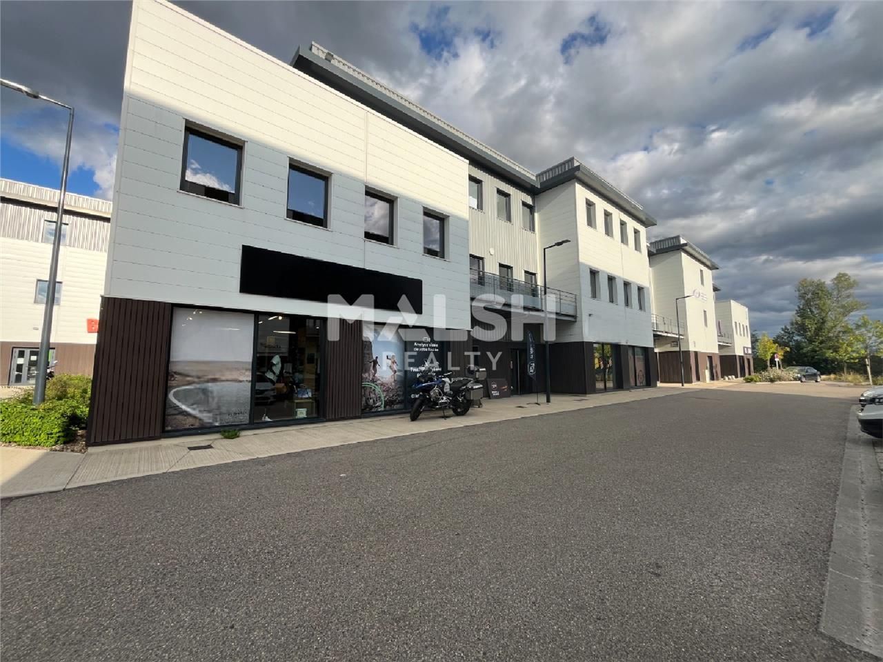 Au sein d'un parc d'activités récent, nous vous p