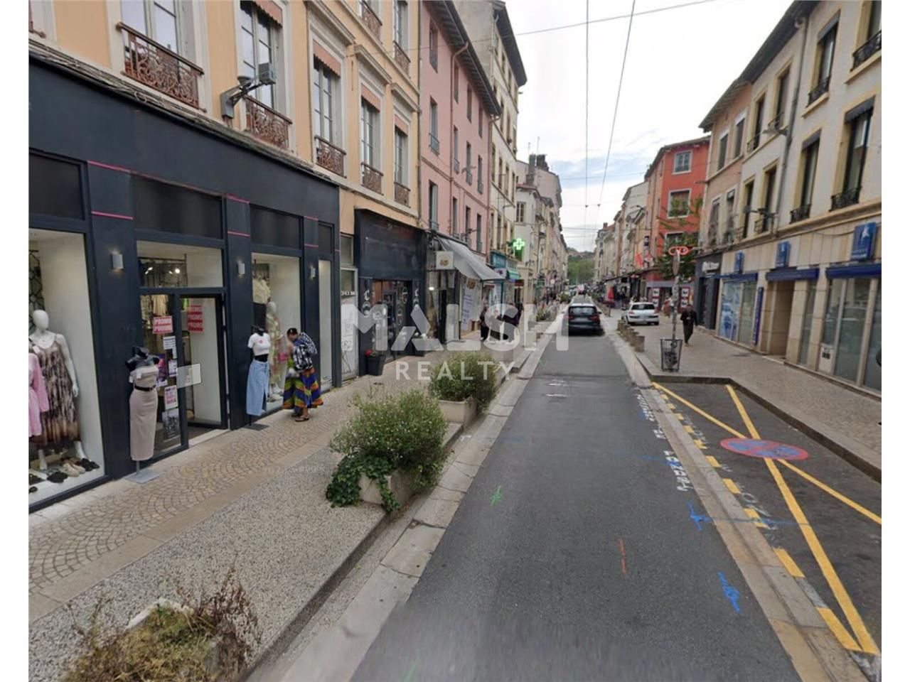 Nous vous proposons à la location un local commer