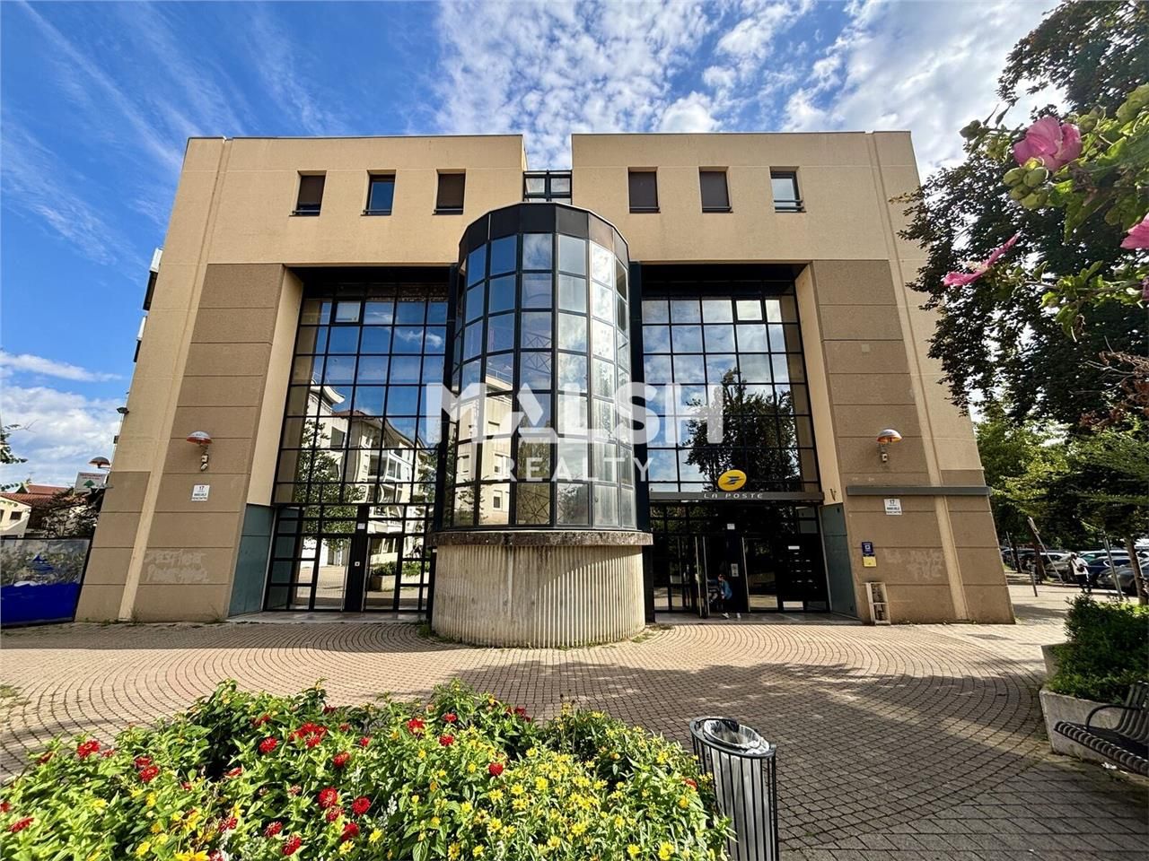 Nous vous proposons à la vente 304 m² de bureaux 