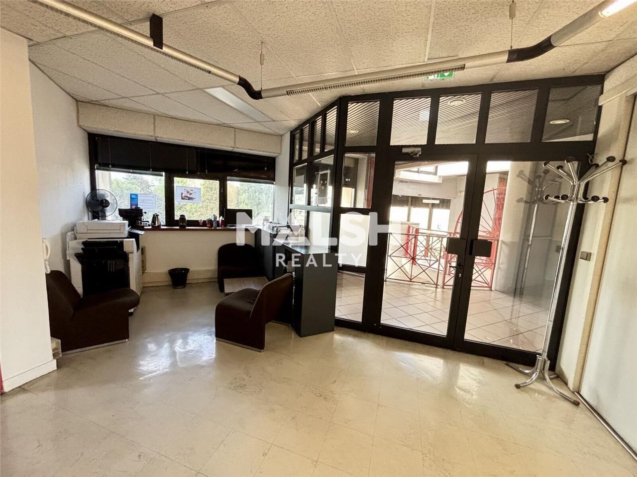 Nous vous proposons à la vente 304 m² de bureaux 