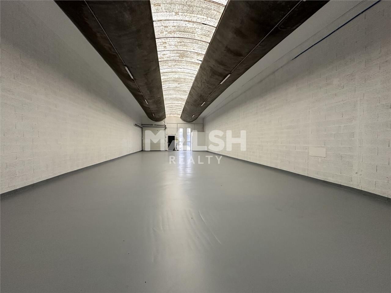 Au sein d'un parc d'activités clos et sécurisé av