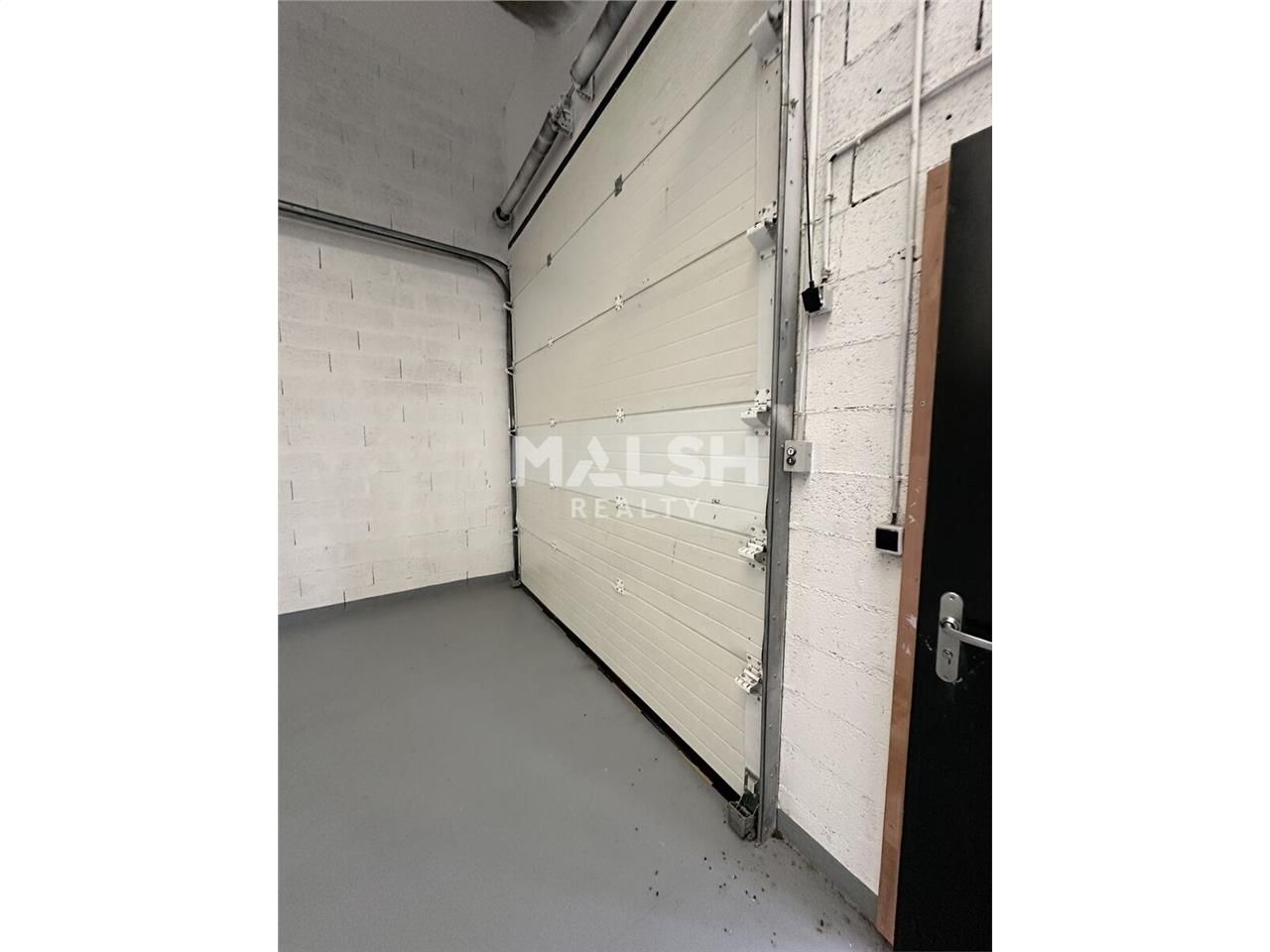 Au sein d'un parc d'activités clos et sécurisé av