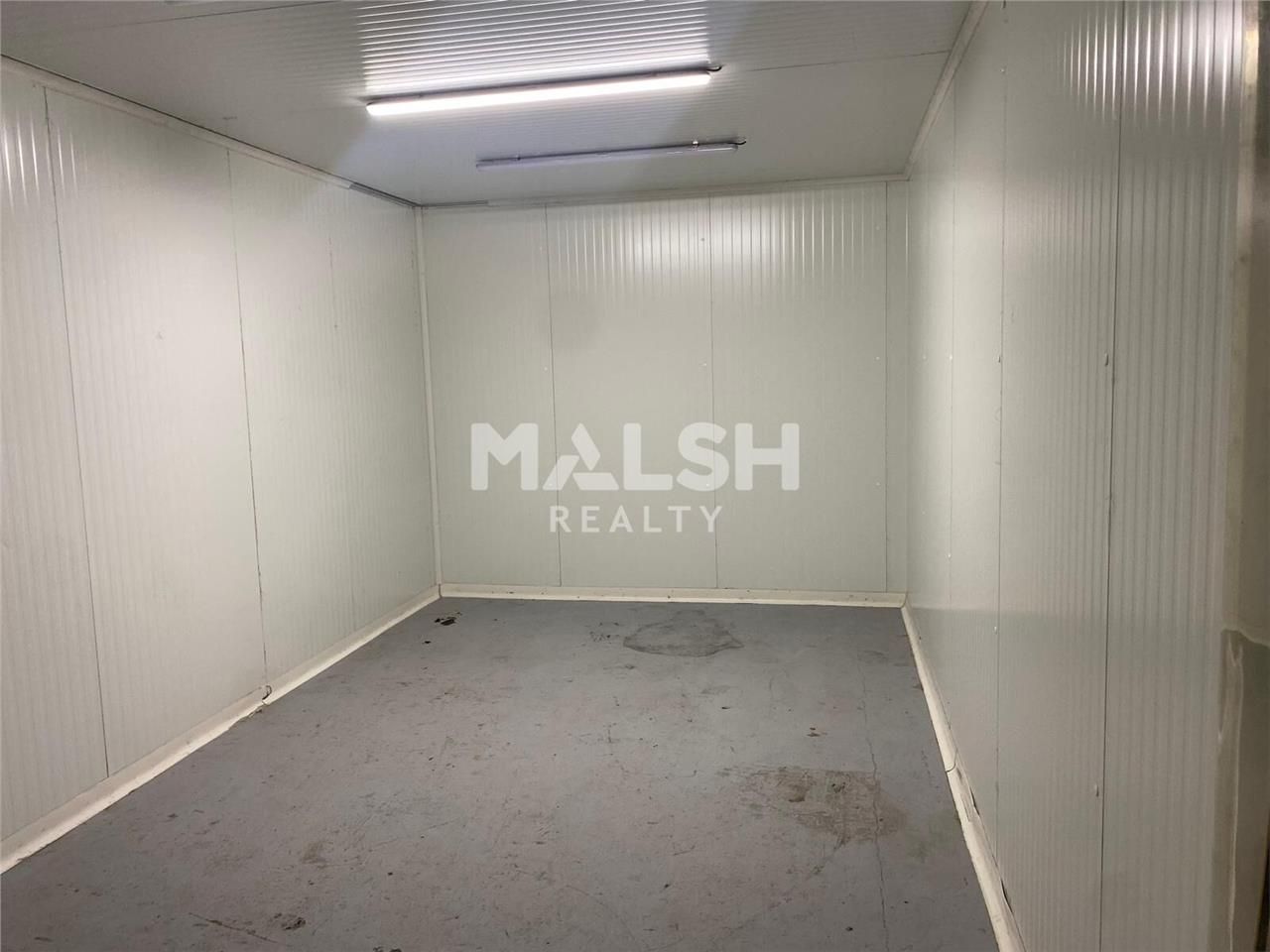 Au sein d'un parc d'activités clos et sécurisé av