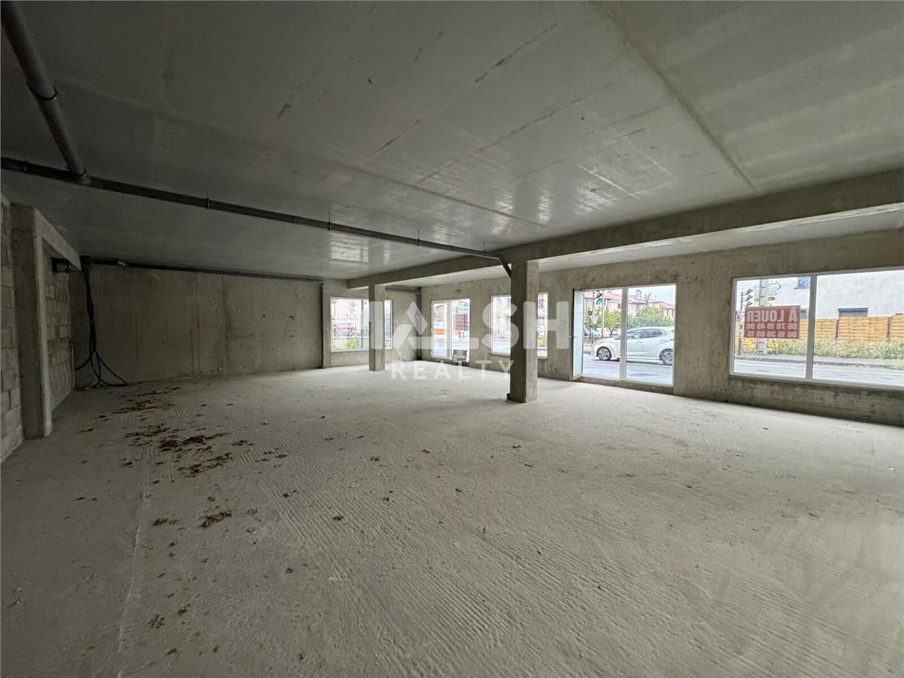 Nous vous proposons à la location une surface à u