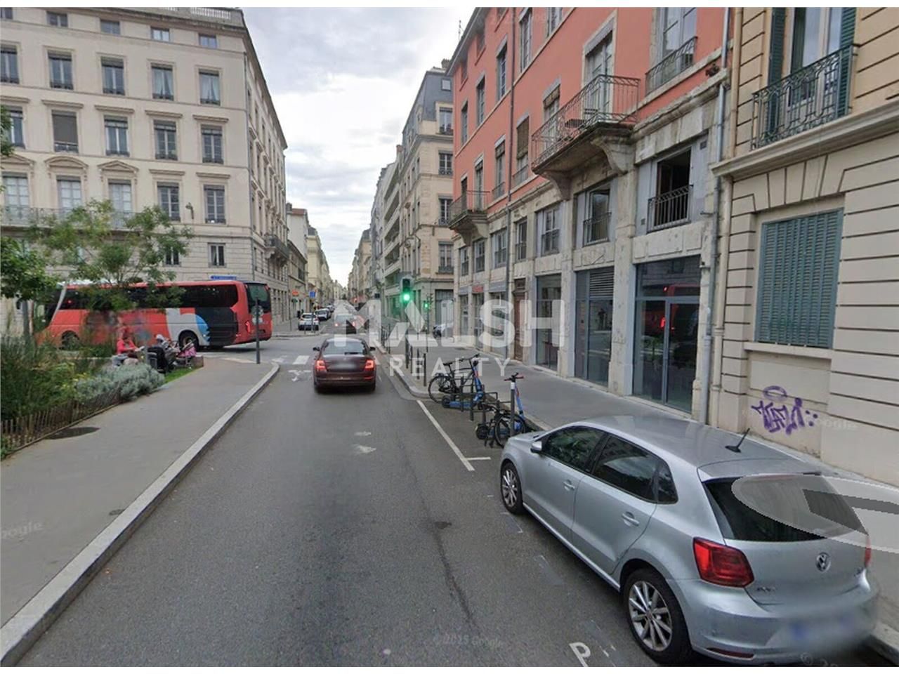 Nous vous proposons à la location un local commer