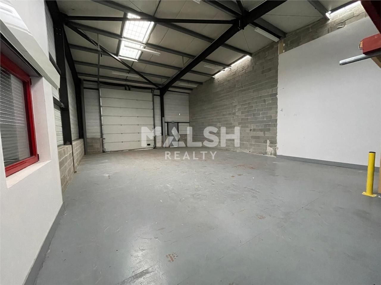 À proximité immédiate du centre commercial "Les S