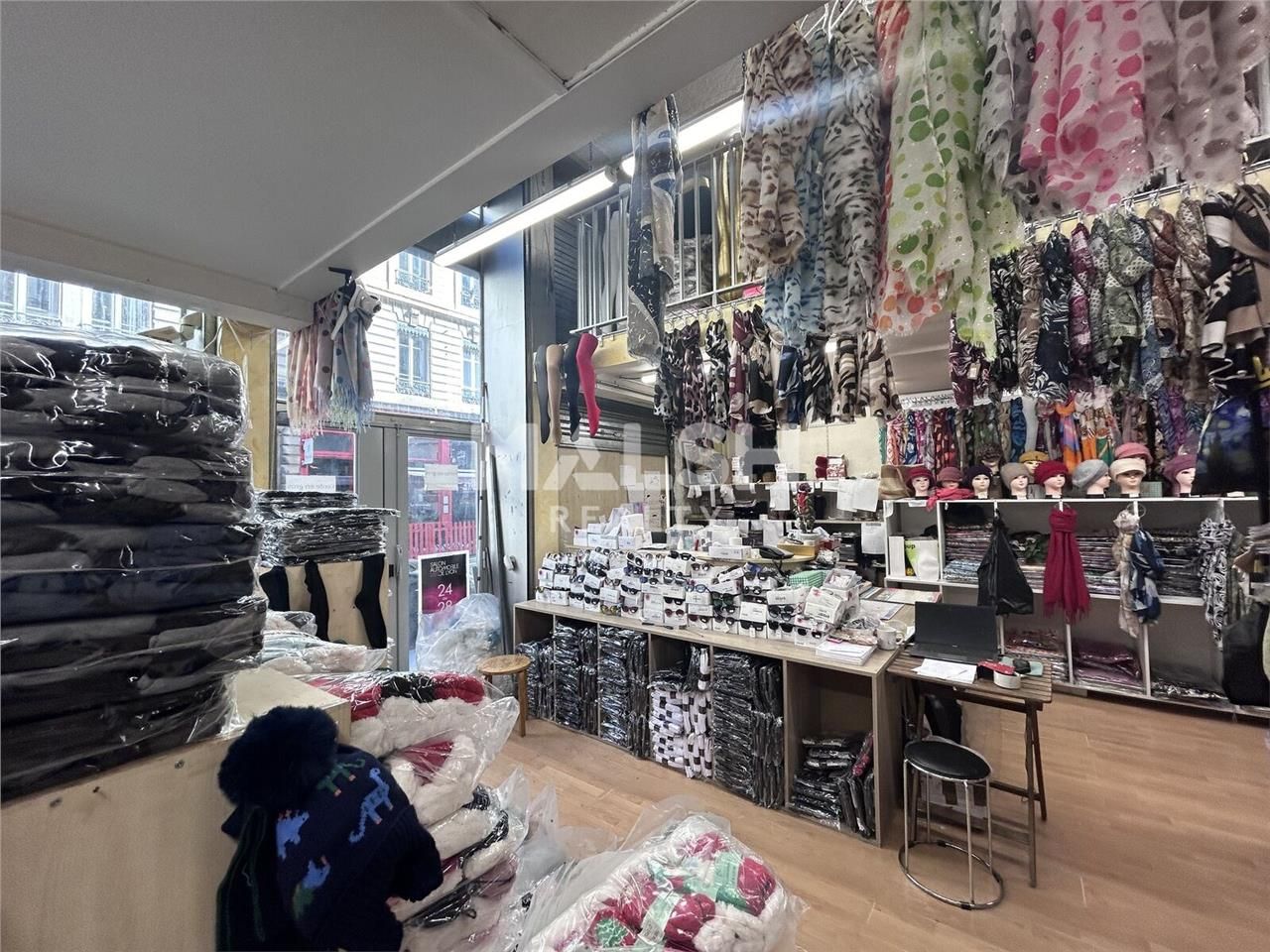 Nous vous proposons à la location un local commer