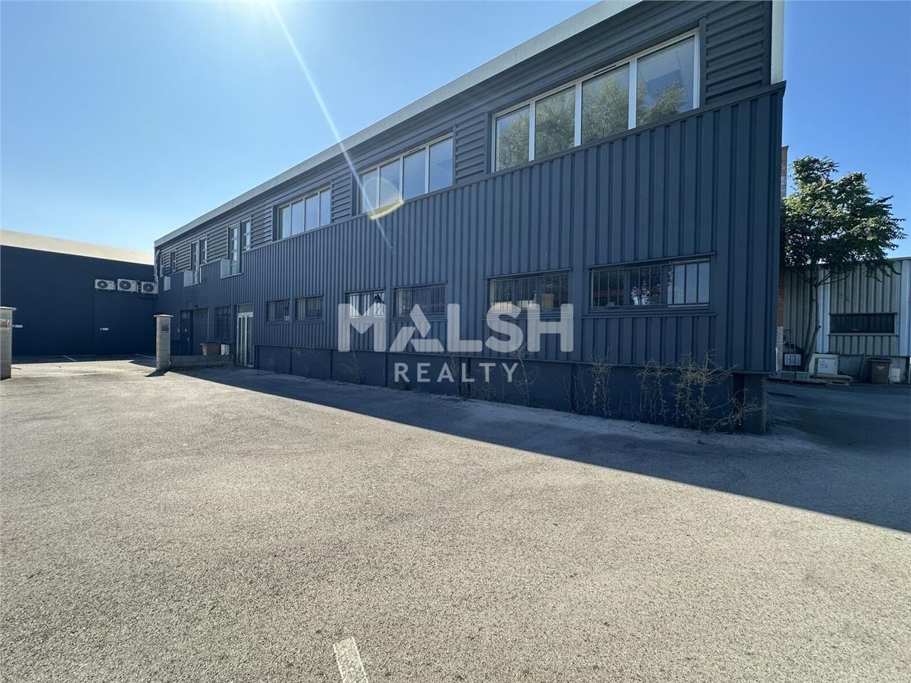 A 5 minutes de la sortie d'autoroute de Villefran