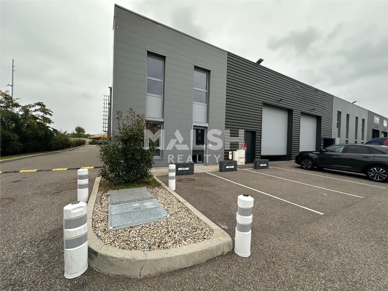 Au sein d'un parc d'activités clos et sécurisé à 