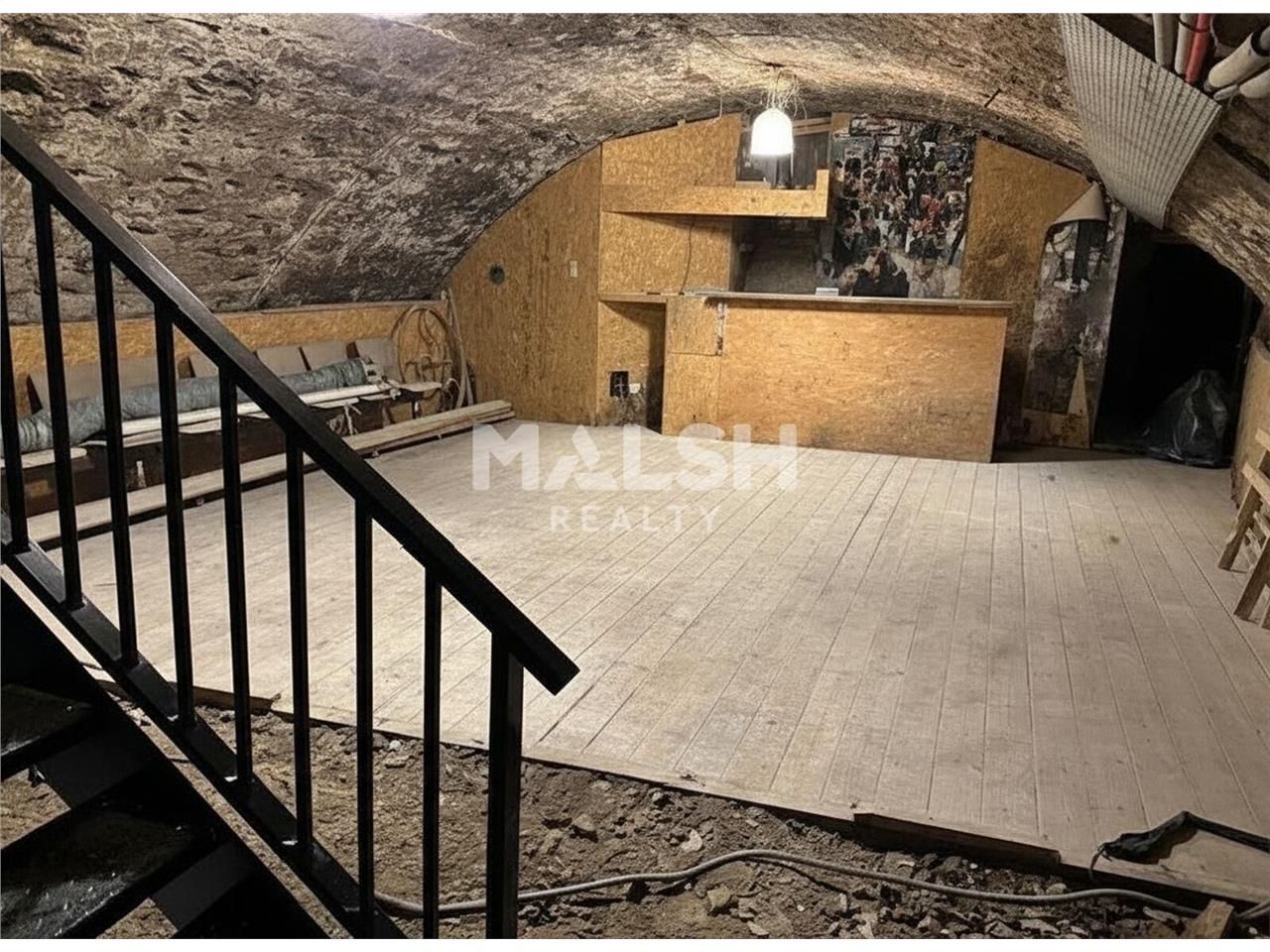 Nous vous proposons à la location un local commer