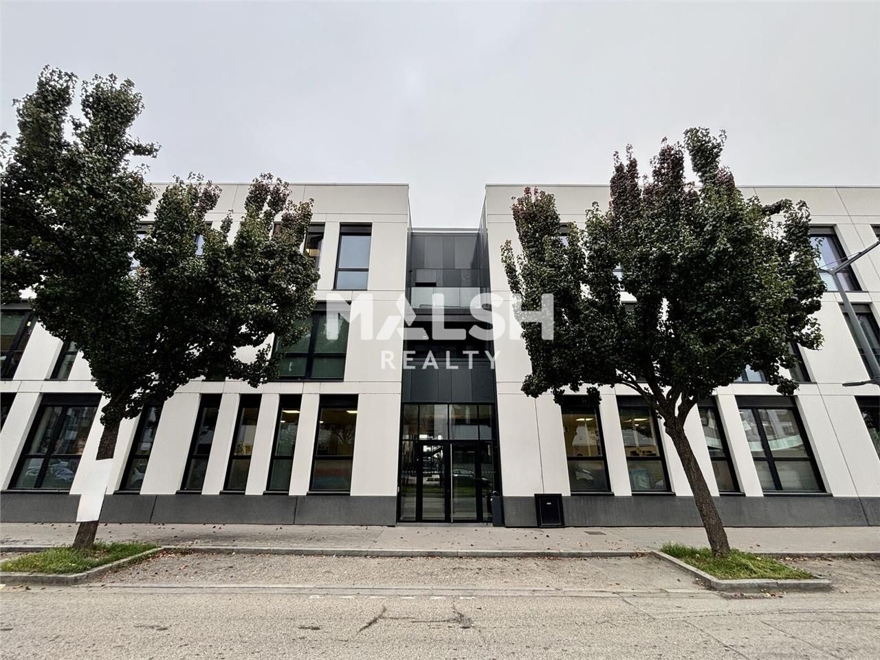 Nous vous proposons à la vente des bureaux de 305