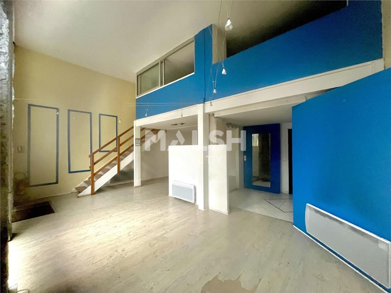 Nous vous proposons un local commercial traversan