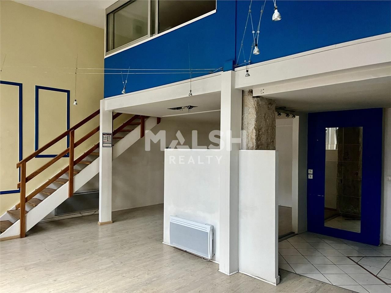 Nous vous proposons un local commercial traversan