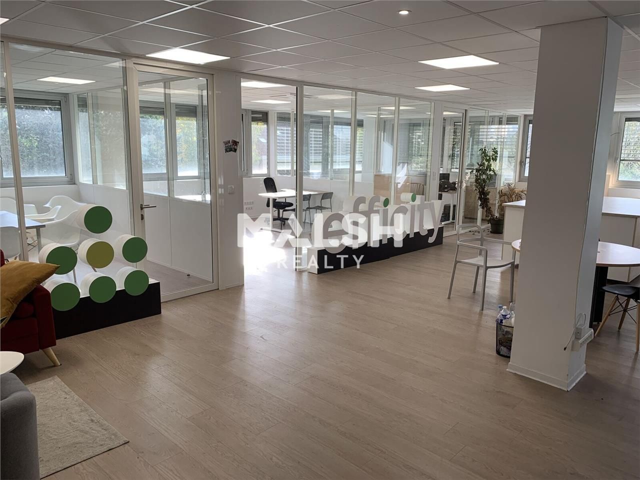 Dans un immeuble récent avec ascenseur, sur la co