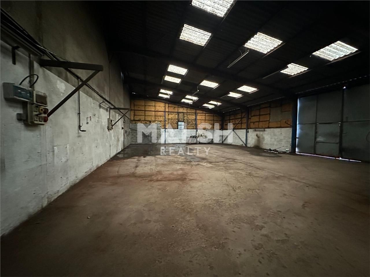 Nous vous proposons à la location, un bâtiment d'