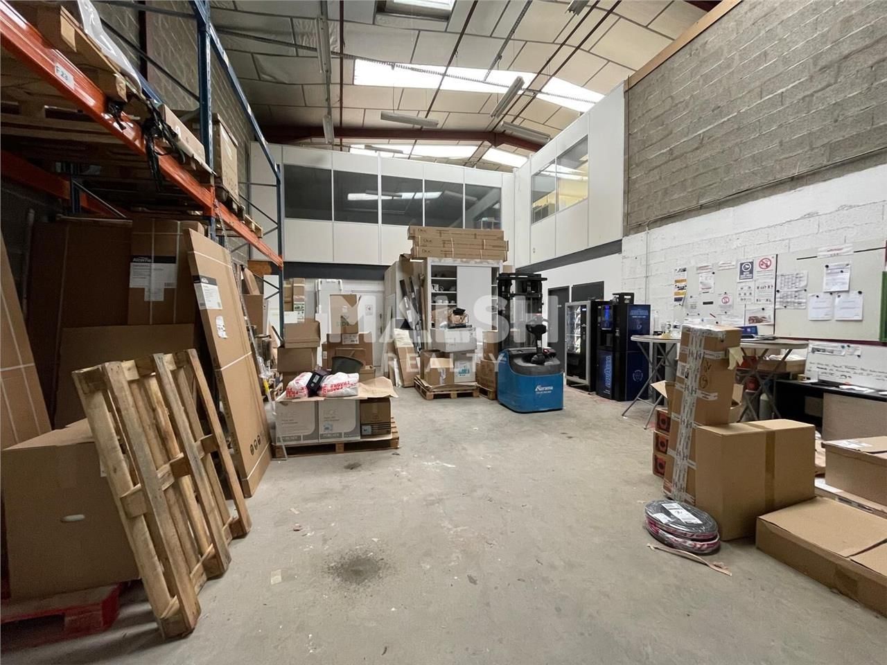 Au coeur de la ZI Mi-Plaine, nous vous proposons 