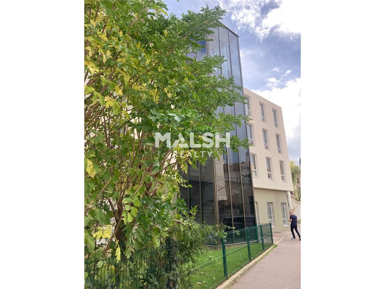 Nous vous proposons, à la vente des bureaux de 7