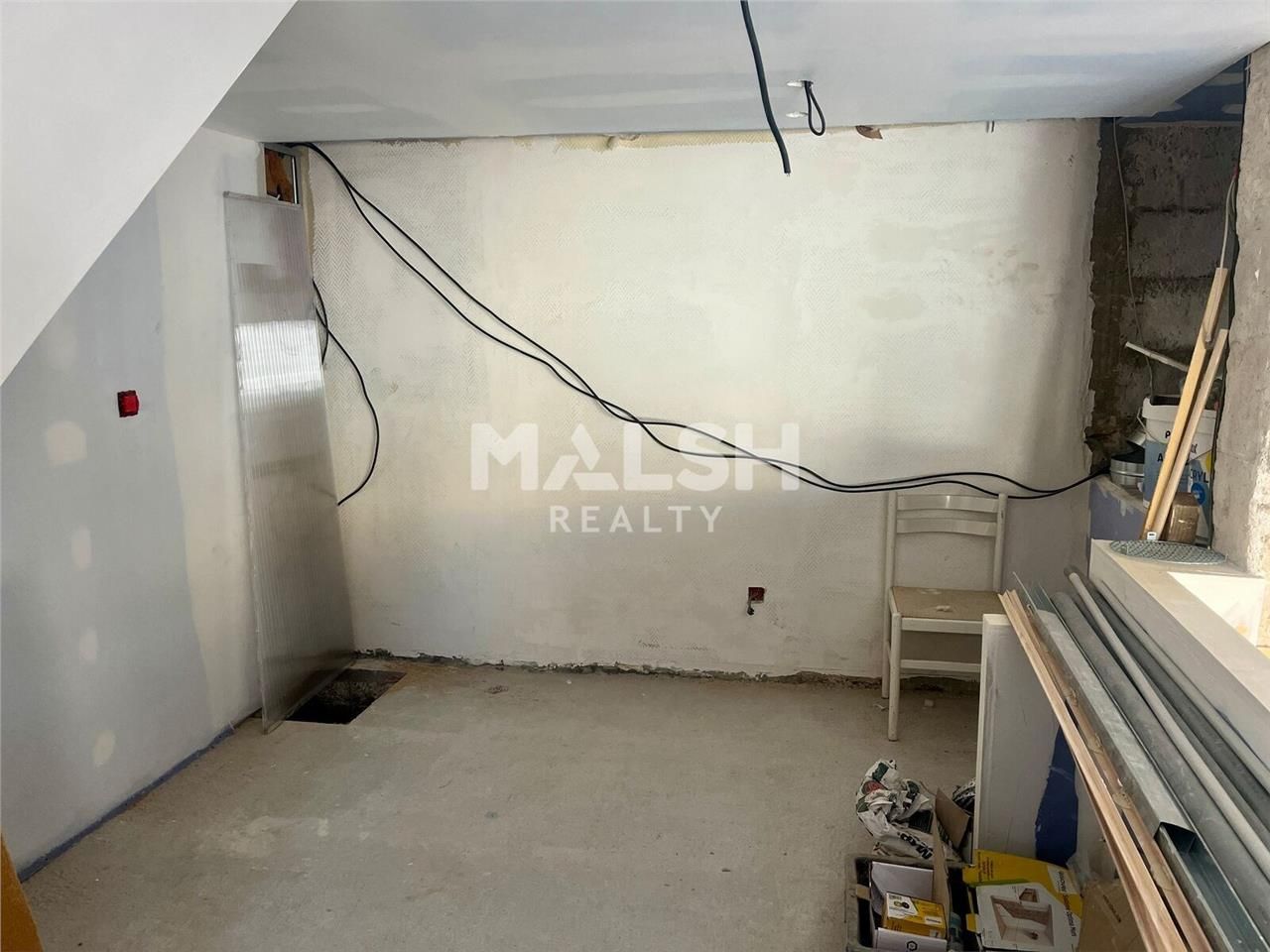 Nous vous proposons à la location un local commer