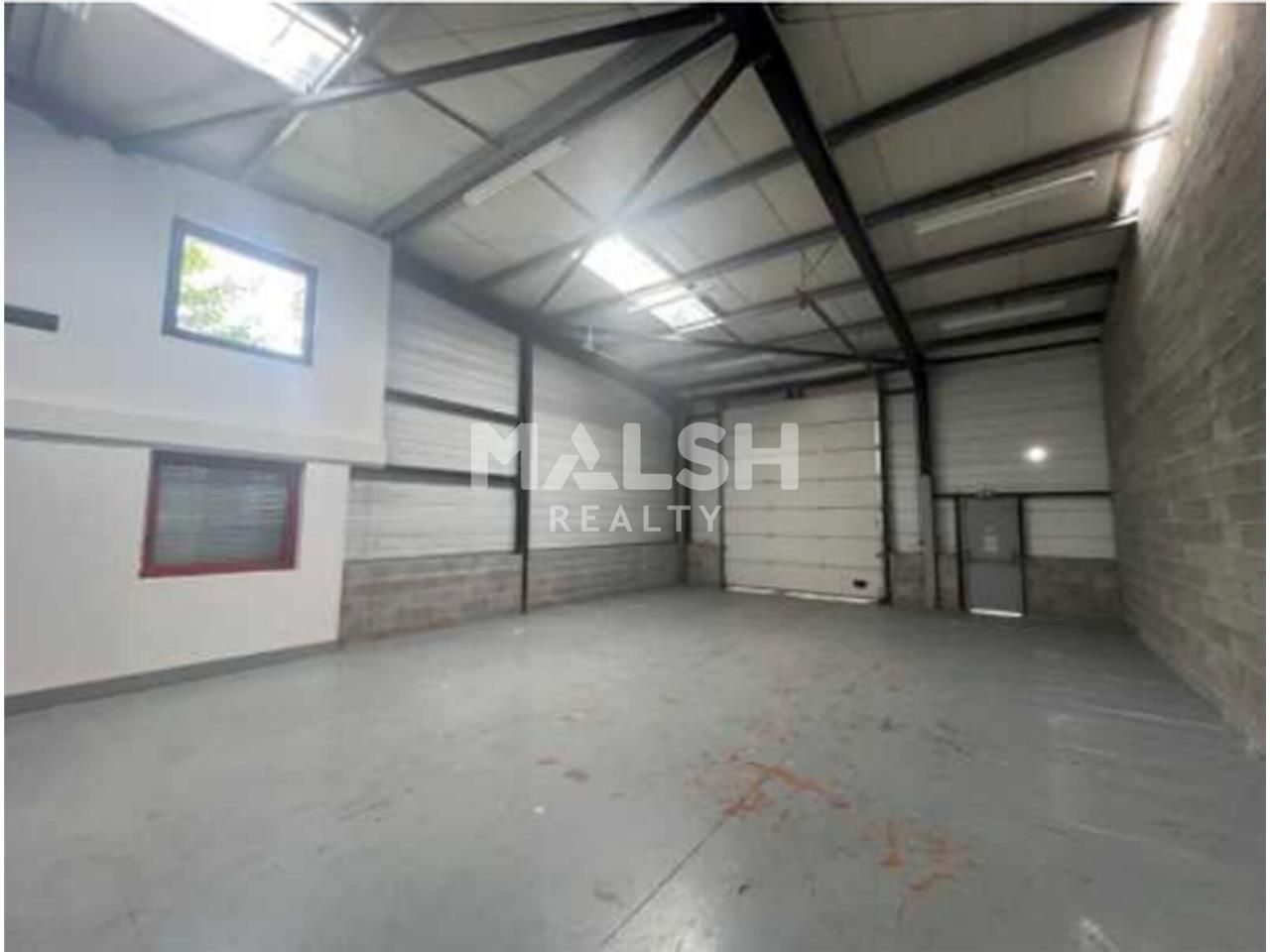 À proximité immédiate du centre commercial "Les S