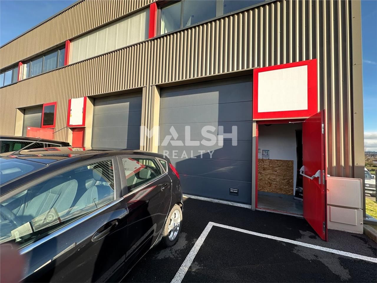 Au sein d'un parc d'activités clos en copropriété