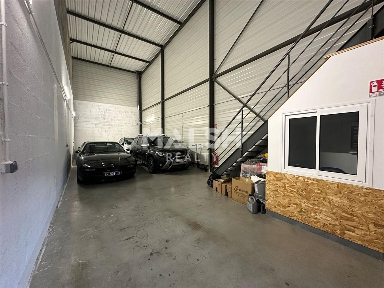 Au sein d'un parc d'activités clos en copropriété