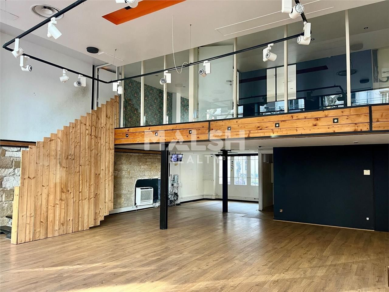 Nous vous proposons à la location un local commer