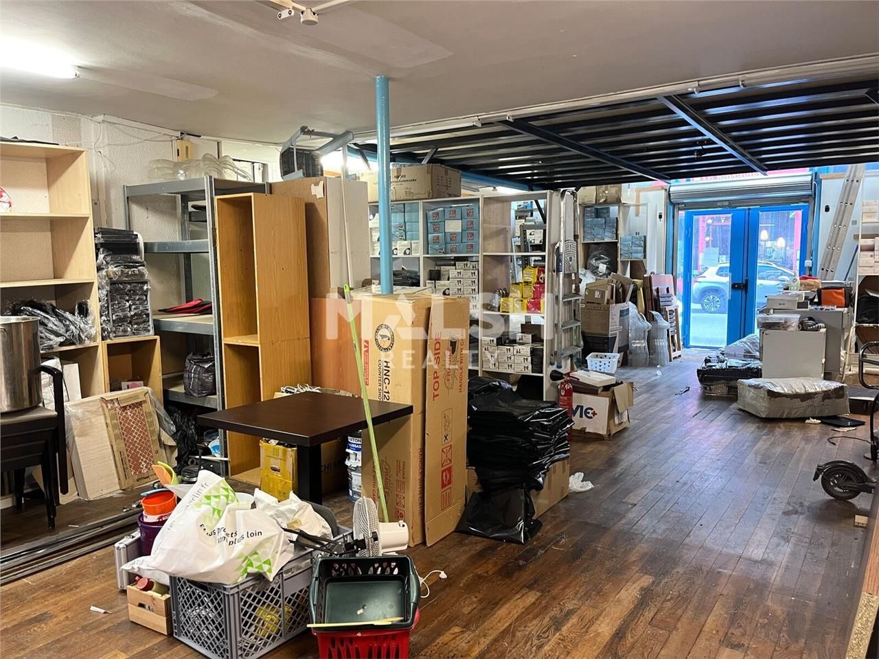 Nous vous proposons à la location un local commer