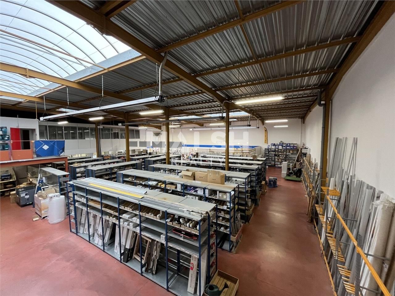 Nous vous proposons à la location un local d'une