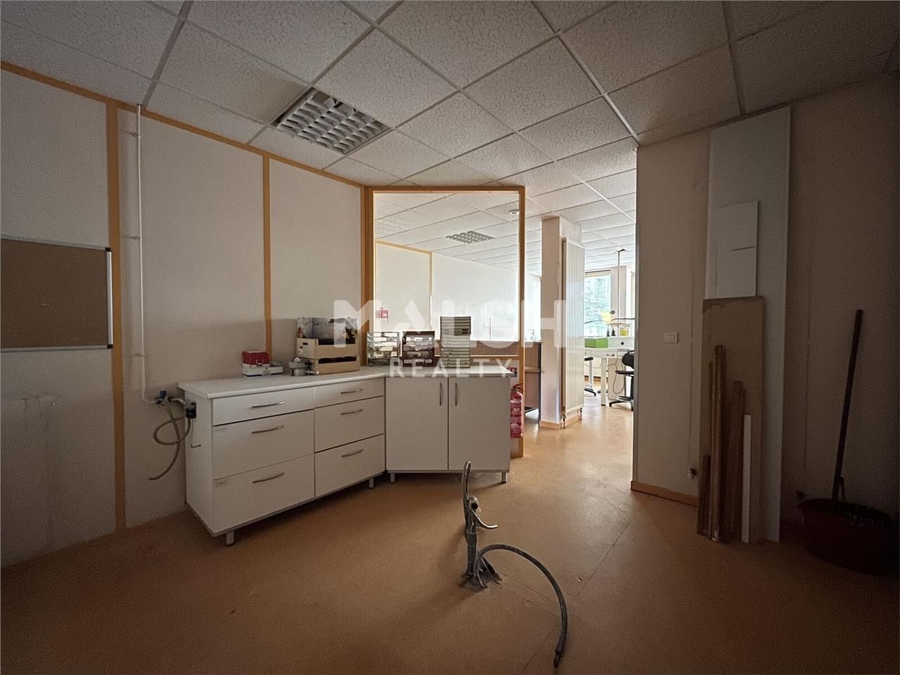 Nous vous proposons à la location, un local comm