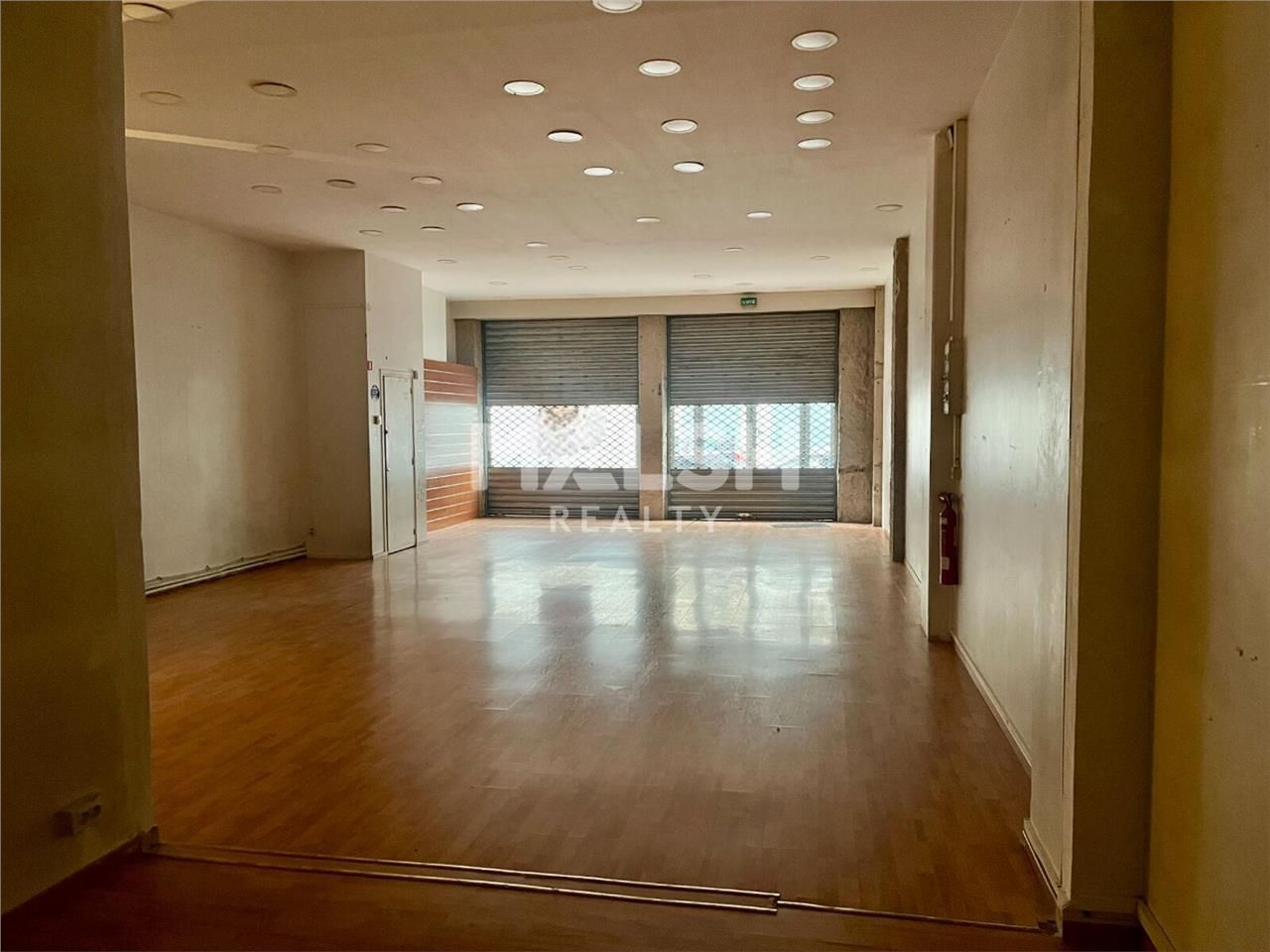 Nous vous proposons à la location un local commer