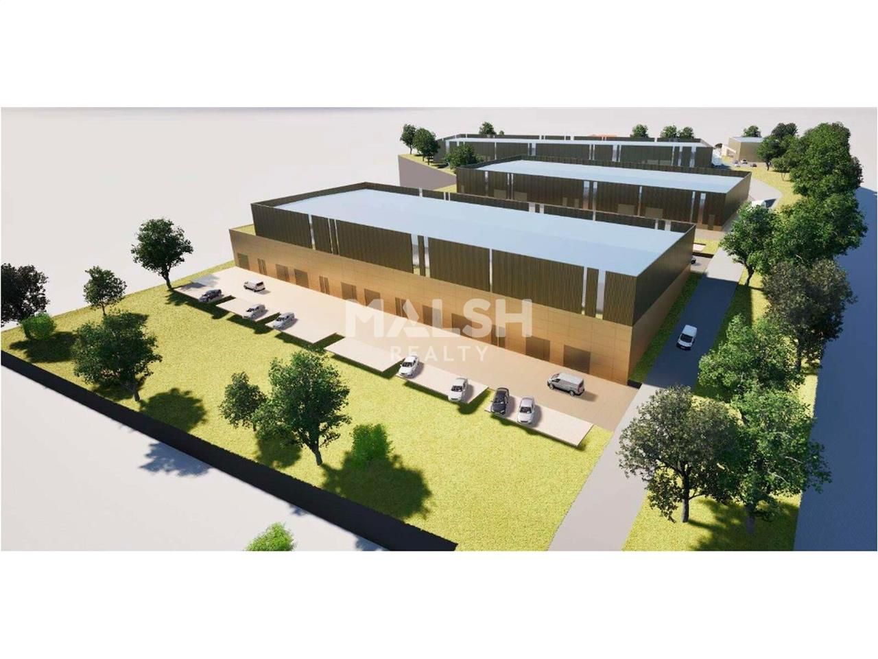 Au sein d'un parc d'activités en construction com