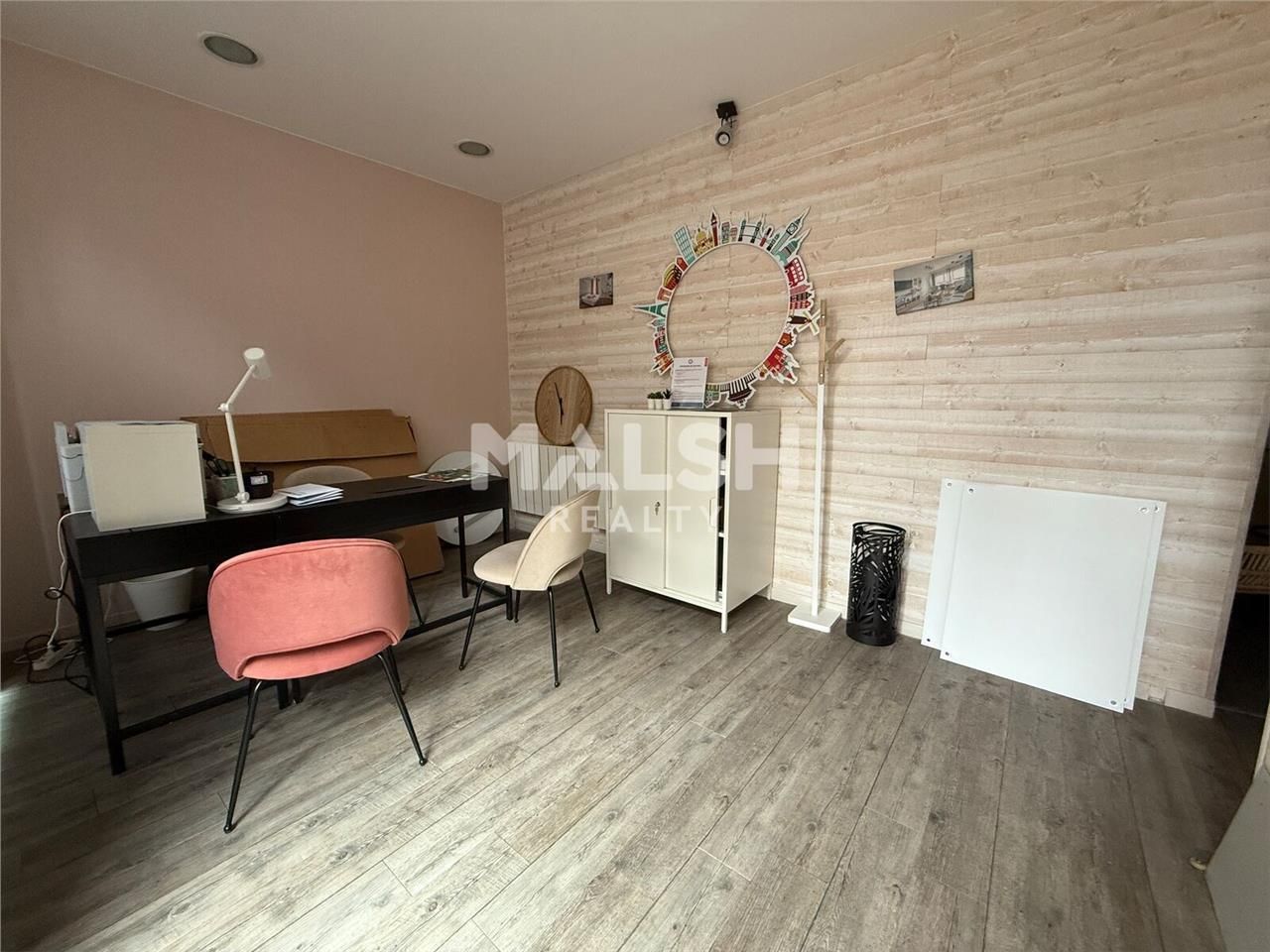 Nous vous proposons à la location un local commer