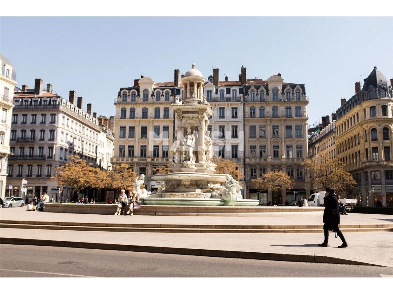 Nous vous proposons un local commercial d'une sup