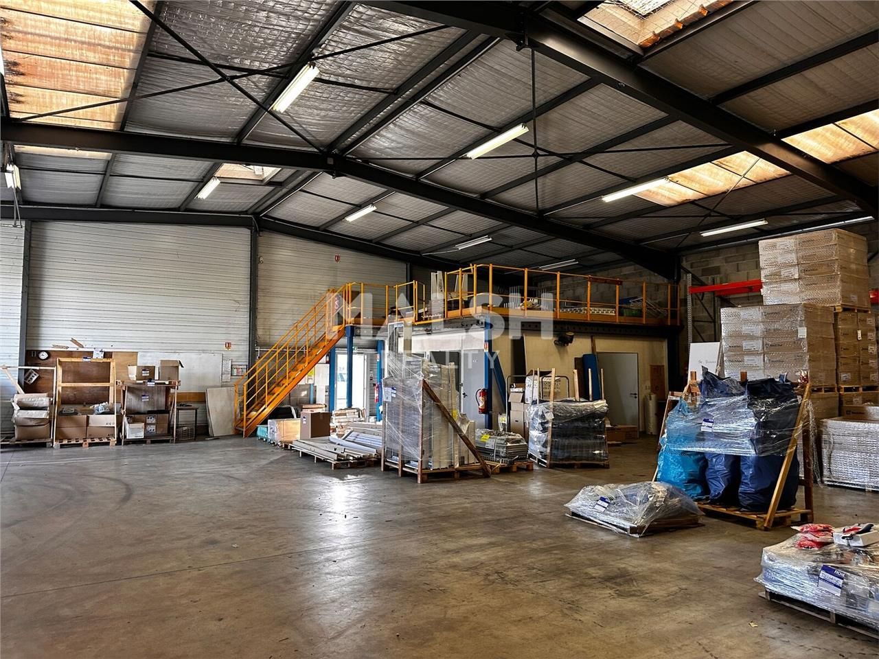 Nous vous proposons à la location un bâtiment ind