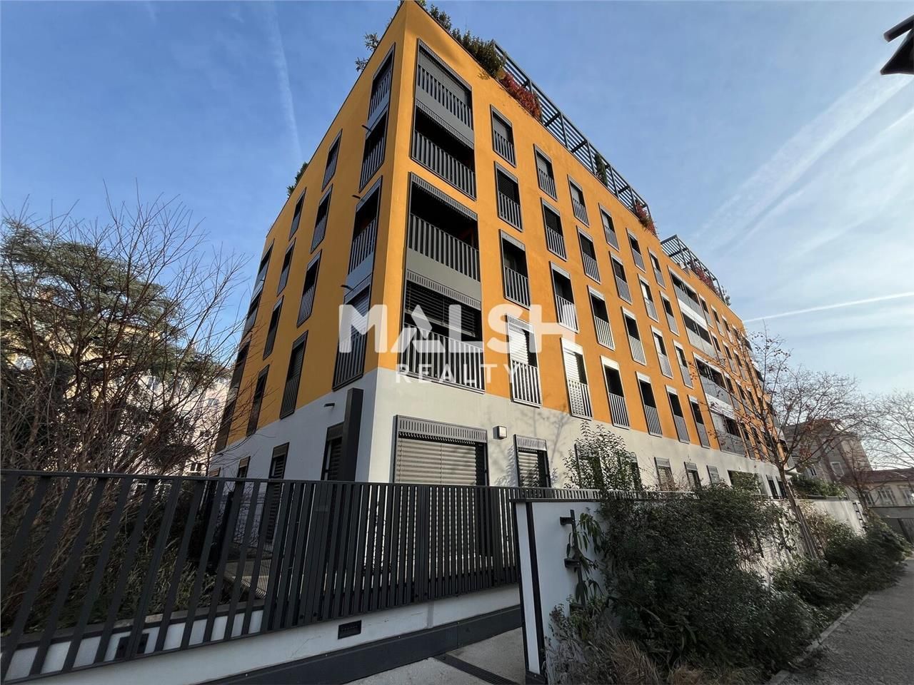 Nous vous proposons à la vente des bureaux situés