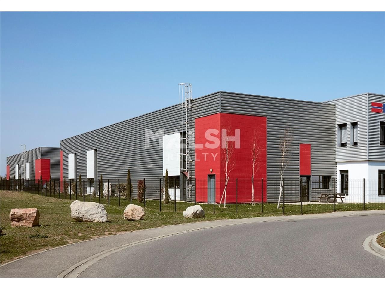 Au sein d'un parc d'activités à Saint-Priest, nou