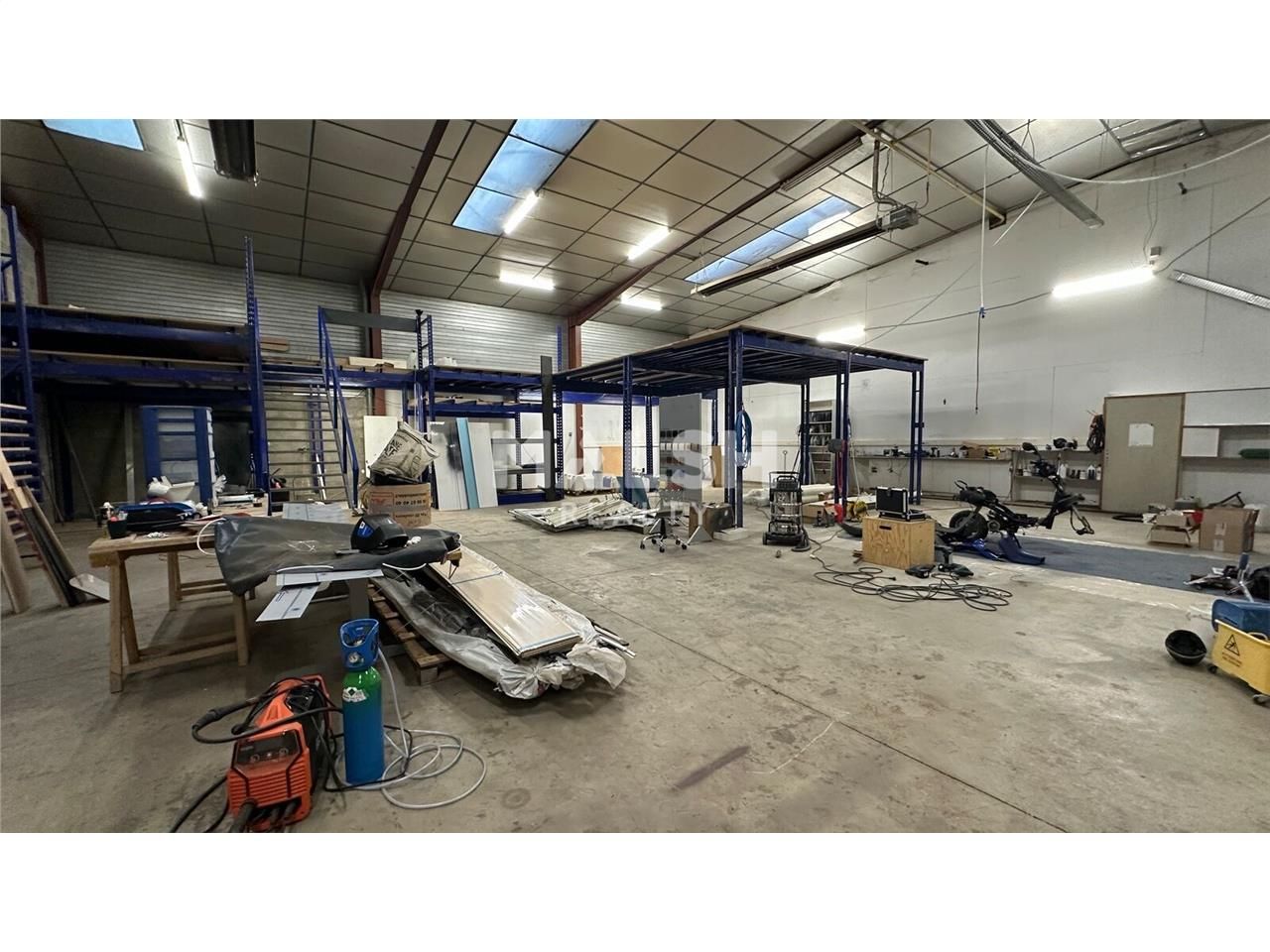 Au sein d'un parc d'activités clos et sécurisé à