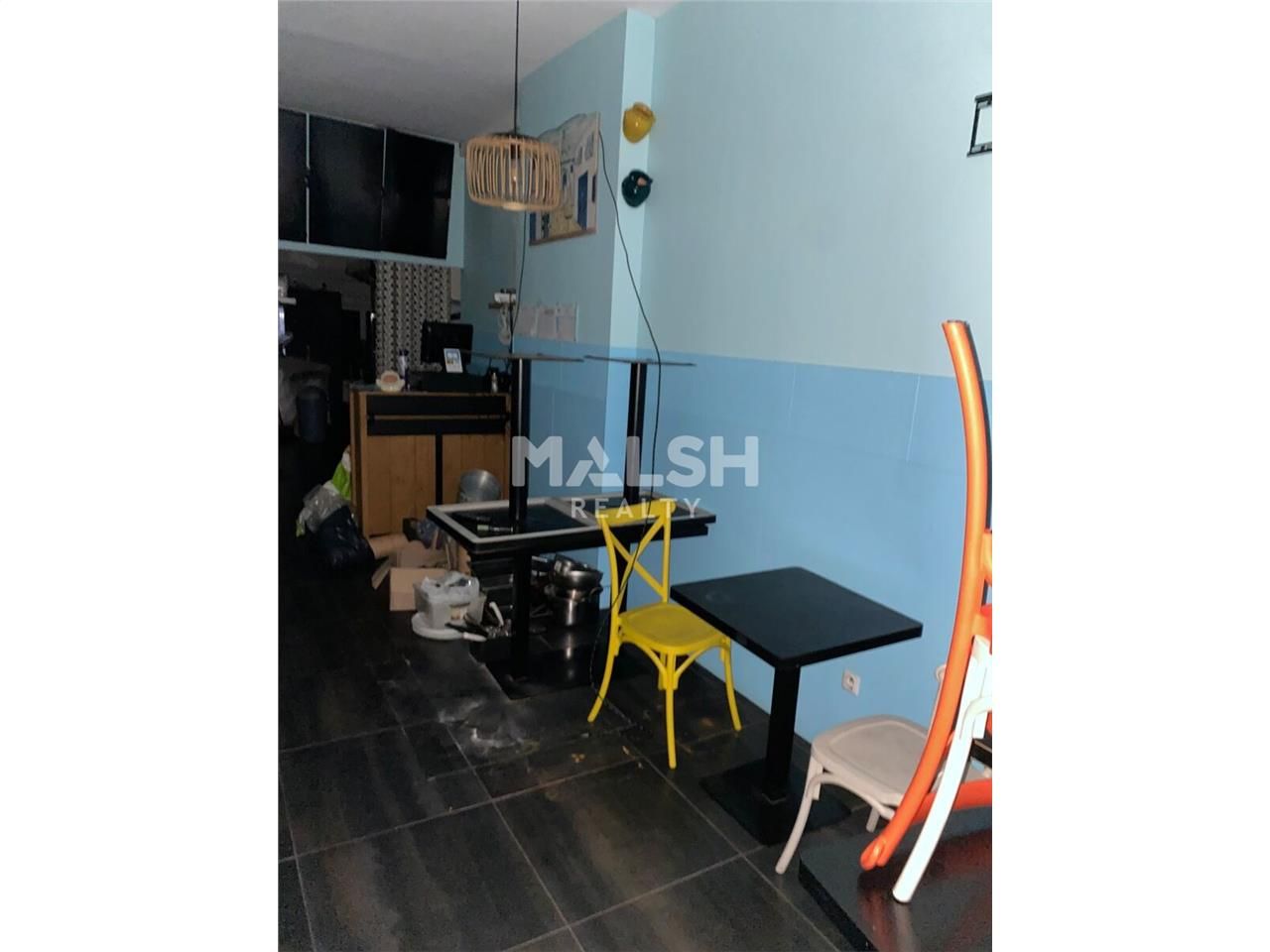 Nous vous proposons à la location un local commer