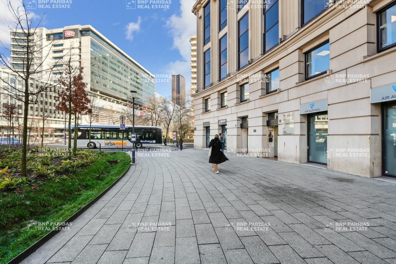 994.59 m² pour ce bureaux en location à Paris