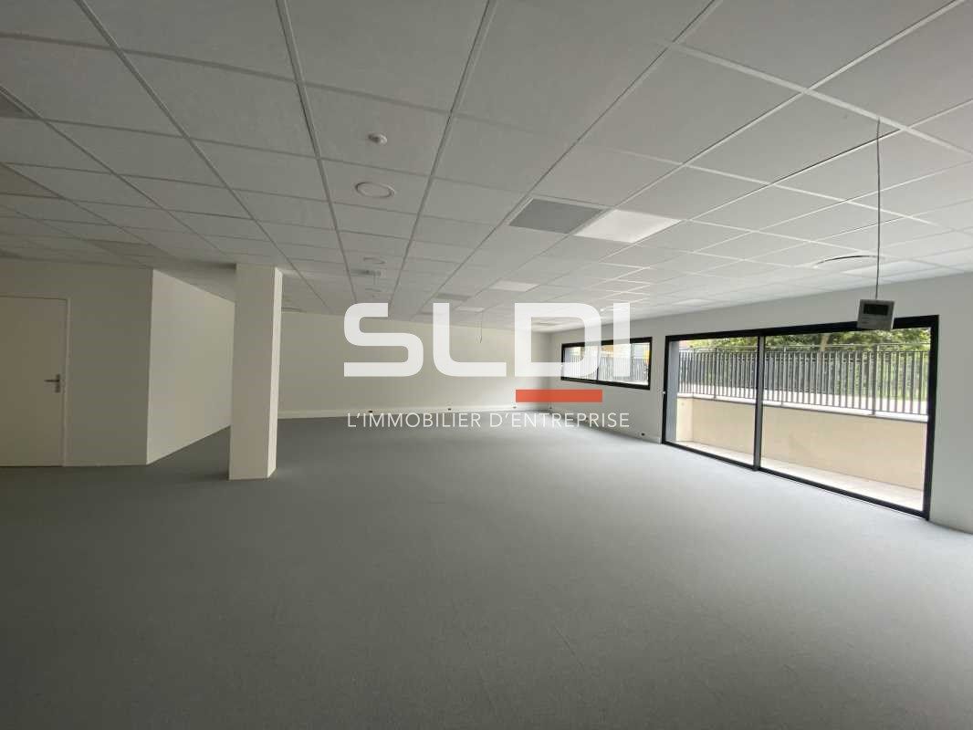 Situé en plein coeur de la Techlid à Dardilly, Dy