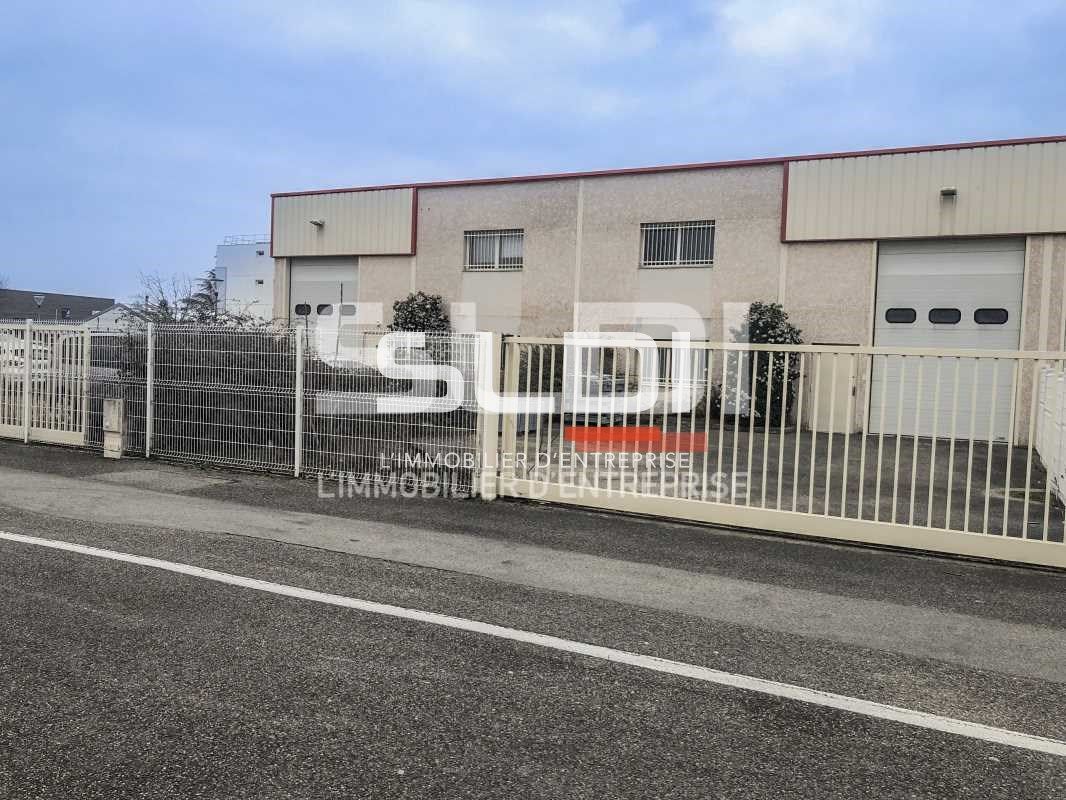Au coeur d'un joli parc d'activité dans la ZI de 