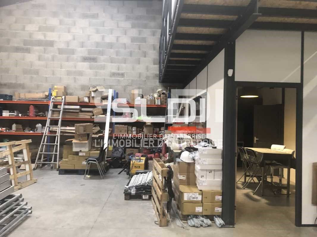 Au coeur d'un joli parc d'activité dans la ZI de 