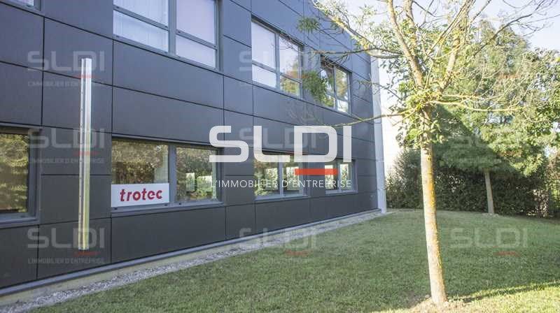 Nous vous proposons à la location deux surfaces d