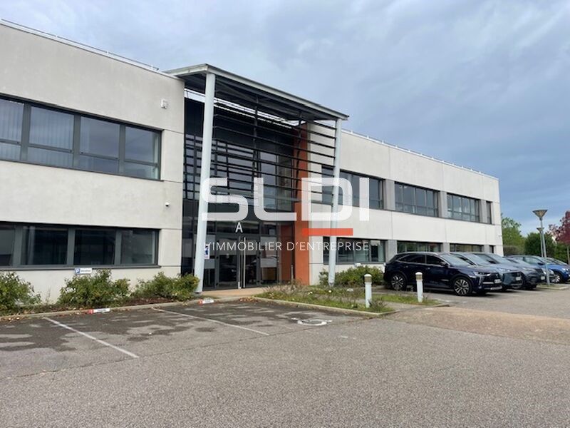 Nous vous proposons 784 m2 de bureaux dans un bât