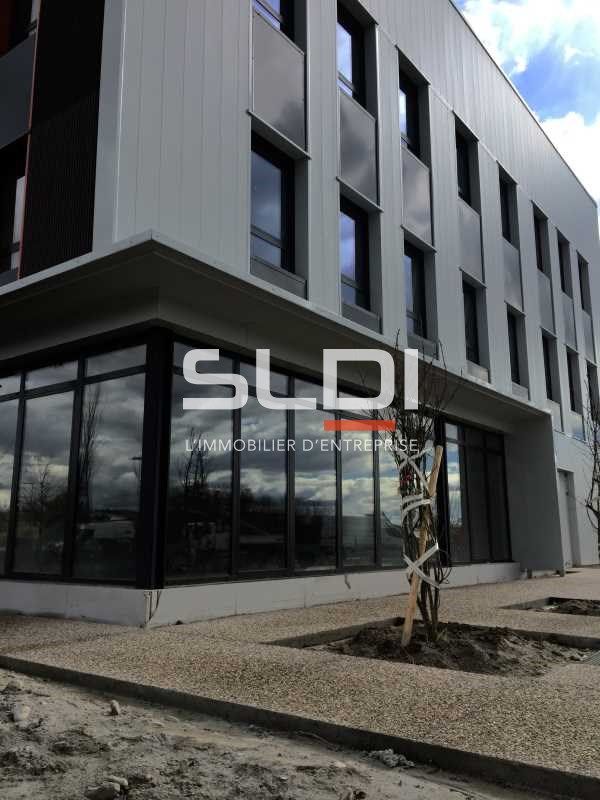 Nous vous proposons une surface d'activité de 226