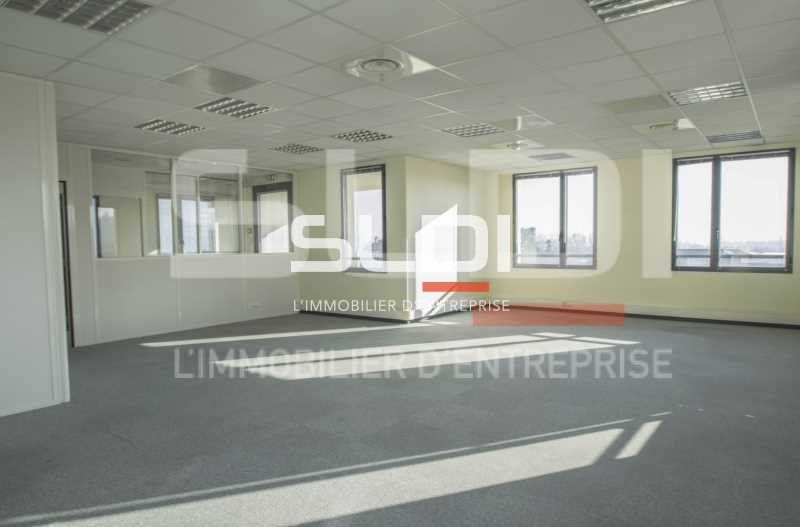 Nous vous proposons deux surfaces de bureaux de 2