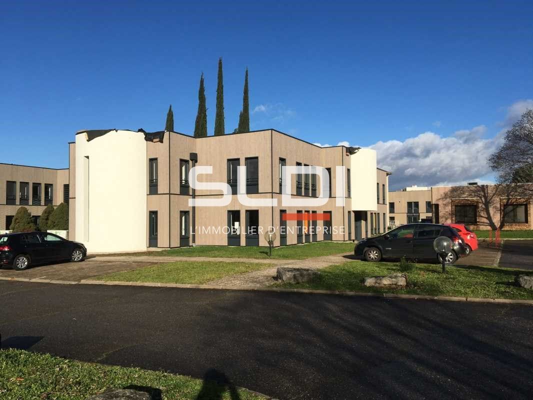 C'est au coeur d'un immense parc arboré de 9 hect