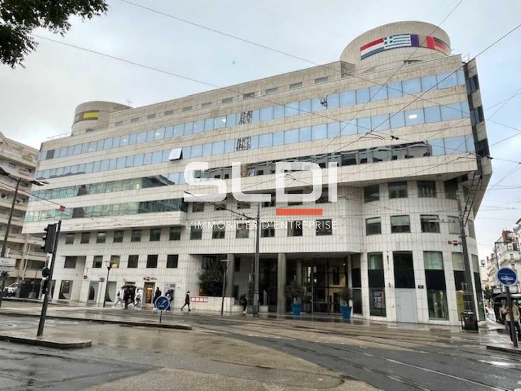 Nous vous proposons à la vente  un local commerci