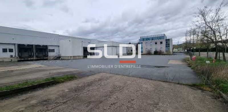 Un ensemble immobilier se composant de deux bâtim