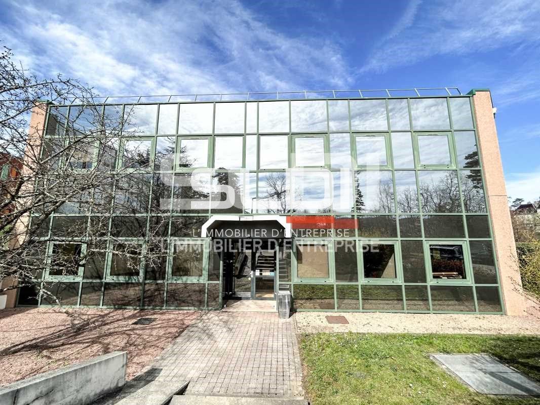 A Limonest, dans un parc arboré, nous vous propos